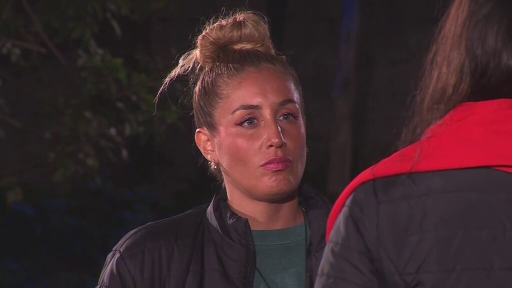 “Me quiero ir”: Daniela Castro llora tras hostigamientos de Aránguiz en “Tierra Brava”